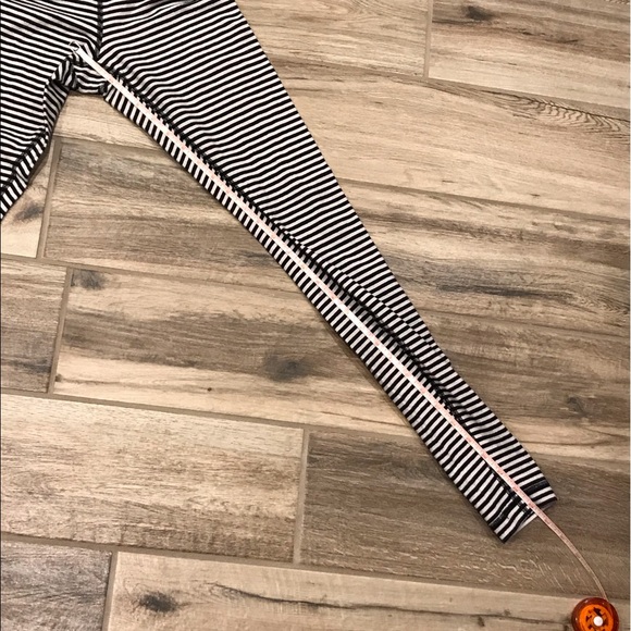 Lululemon B&W Stripe Cotton Wunder Unders - Picture 6 of 8